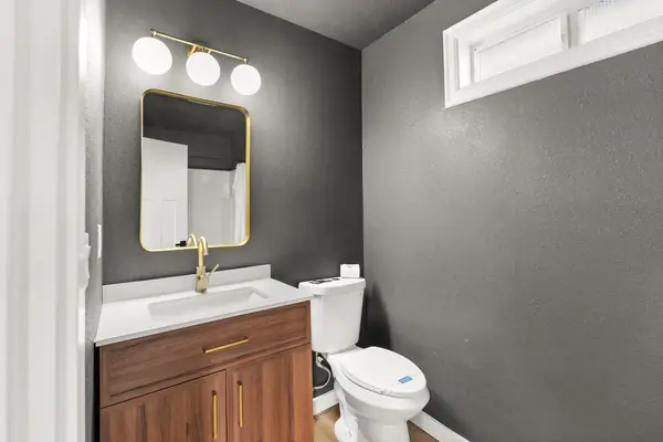 Charcoal accent wall, bathroom interior paint, Pleasant Hill, OR | Painted Peak Paint Co.
